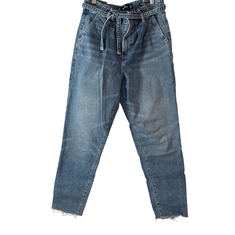 Hollister Ultra High-Rise Vintage Stretch Mom Jeans W29 L27 Raw Hem Light Wash